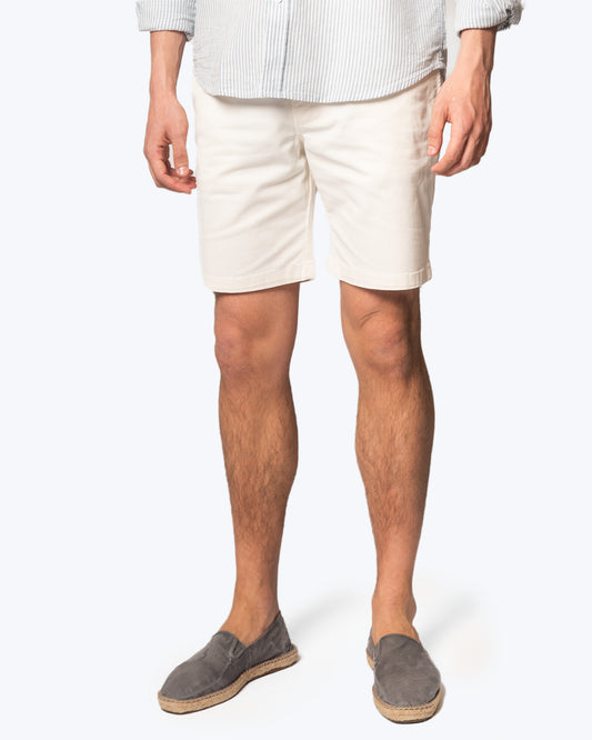 Bermudas blanco crudo chino de la marca Tway.