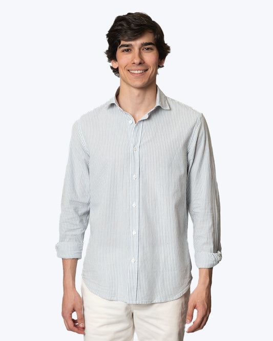 Camisa de rayas azules y blancas de la marca Tway.