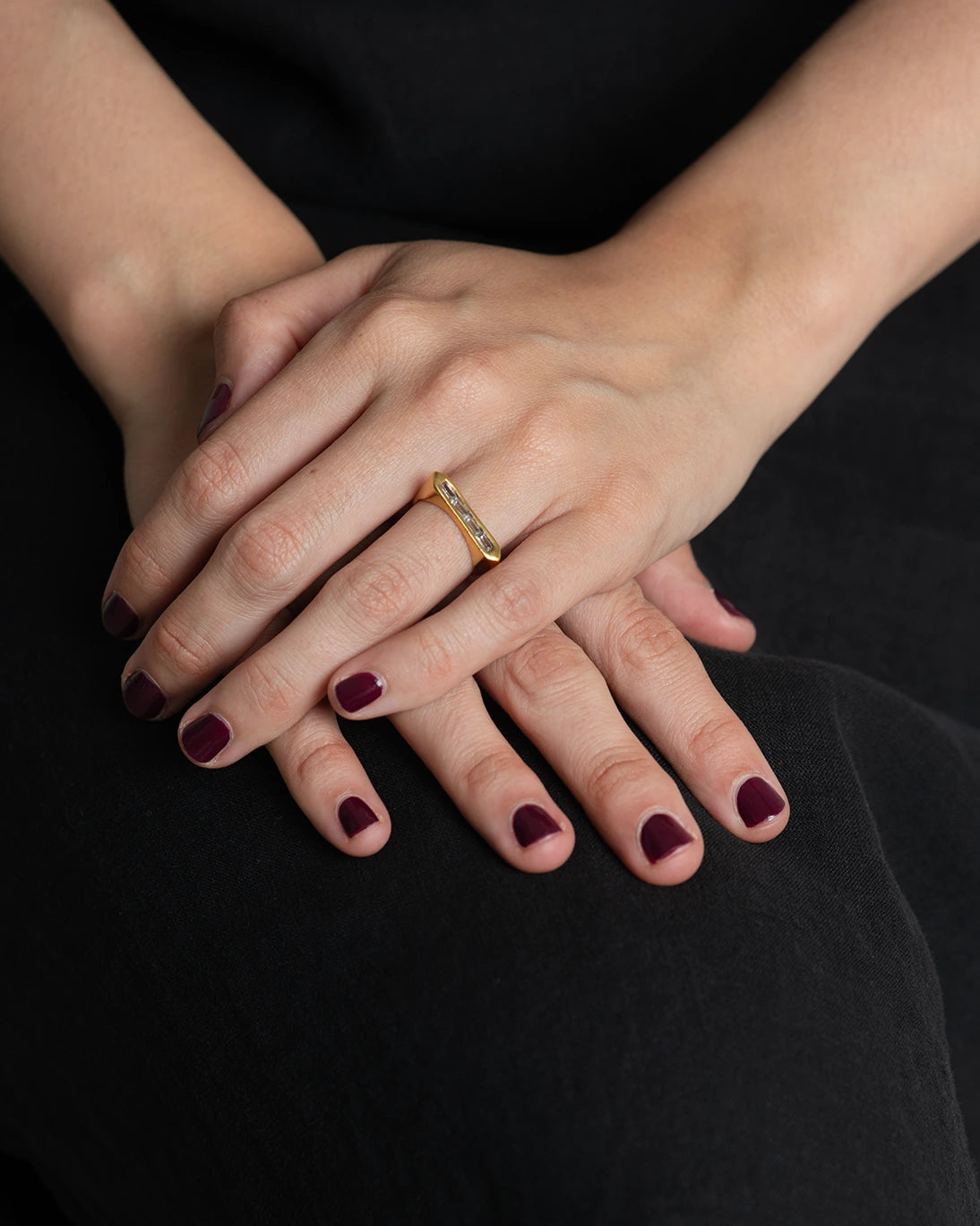 GOLD RING WITH CRYSTALS
