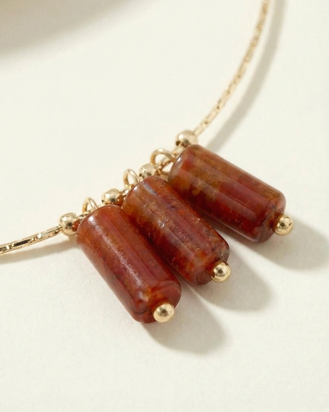 GARGANTILLA 3 PIEDRITAS ROJAS