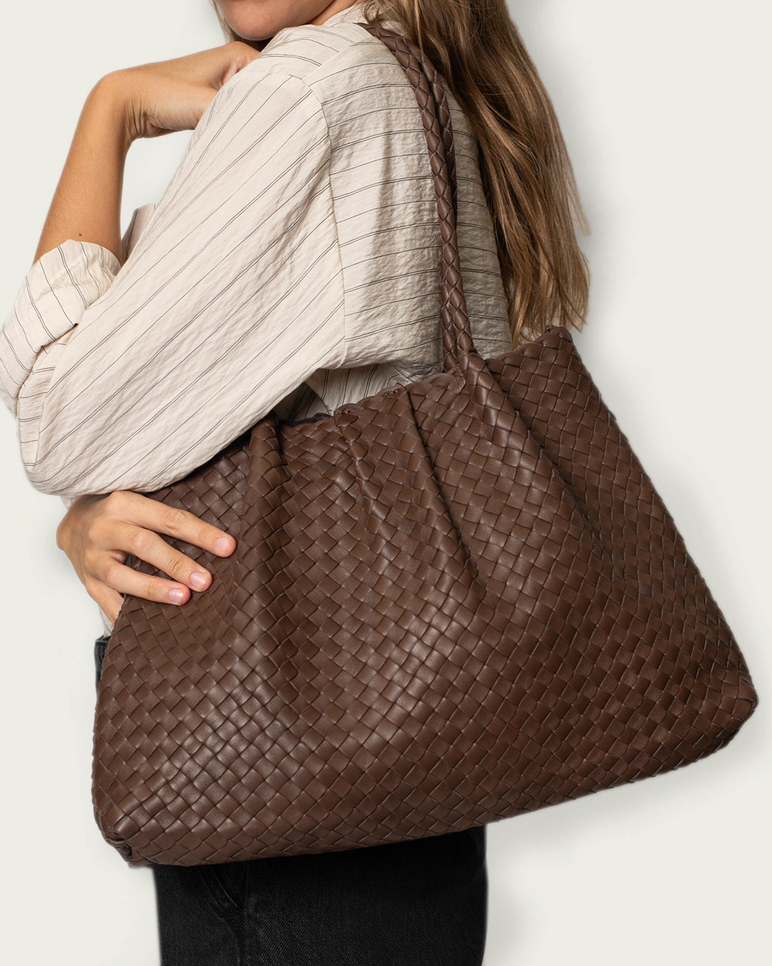 BOLSO DE PIEL TRENZADO CHOCOLATE