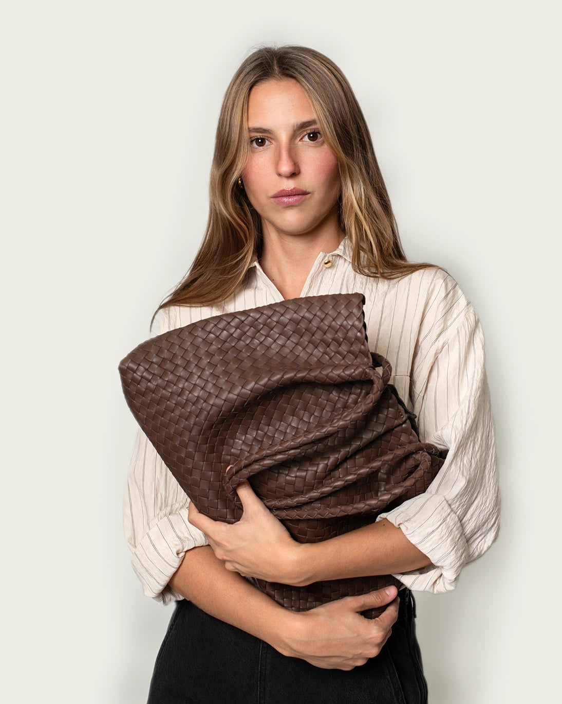 BOLSO DE PIEL TRENZADO CHOCOLATE