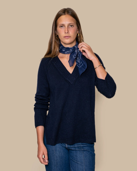 Jersey Hilda en color azul marino de la marca Stella Forest.