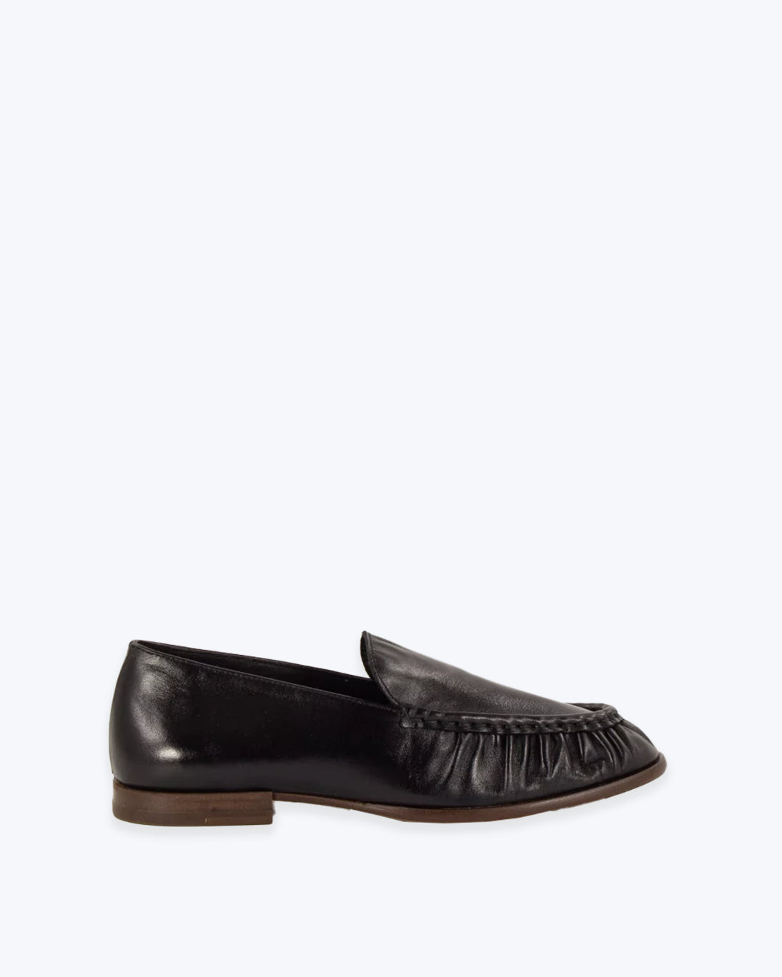 Mocasín negro Ayano de Sessun.