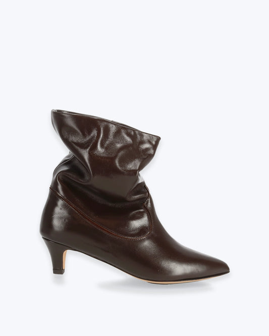 Botín marrón Hicha de Anonymous.