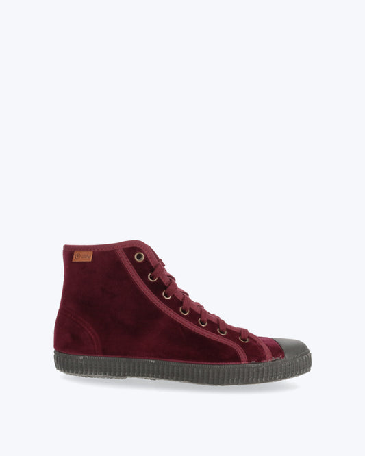 Bota de terciopelo en color burdeos de Natural World.