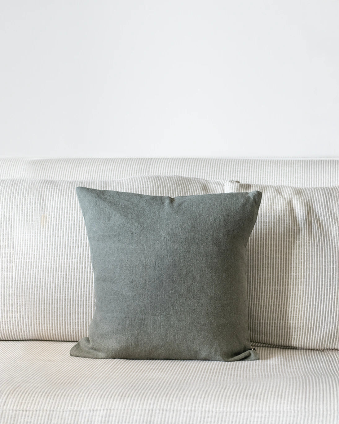 Almohadรณn Figari 45x45cm de la marca Haomy