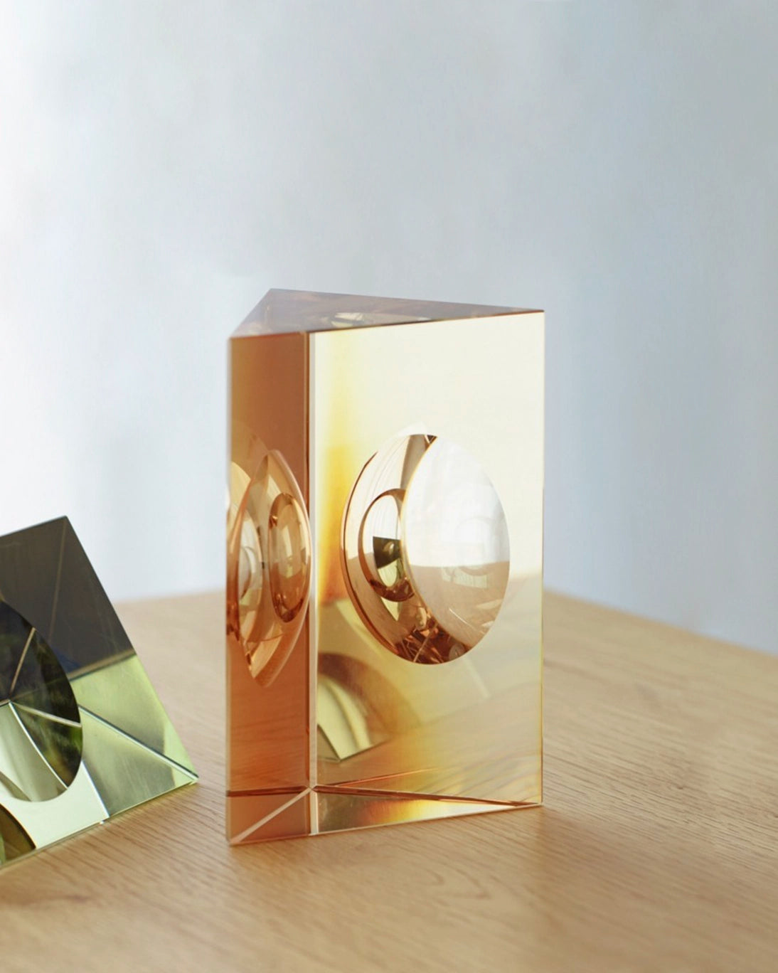 GLASS SCULPTURE 8.5X9.3X15.3CM