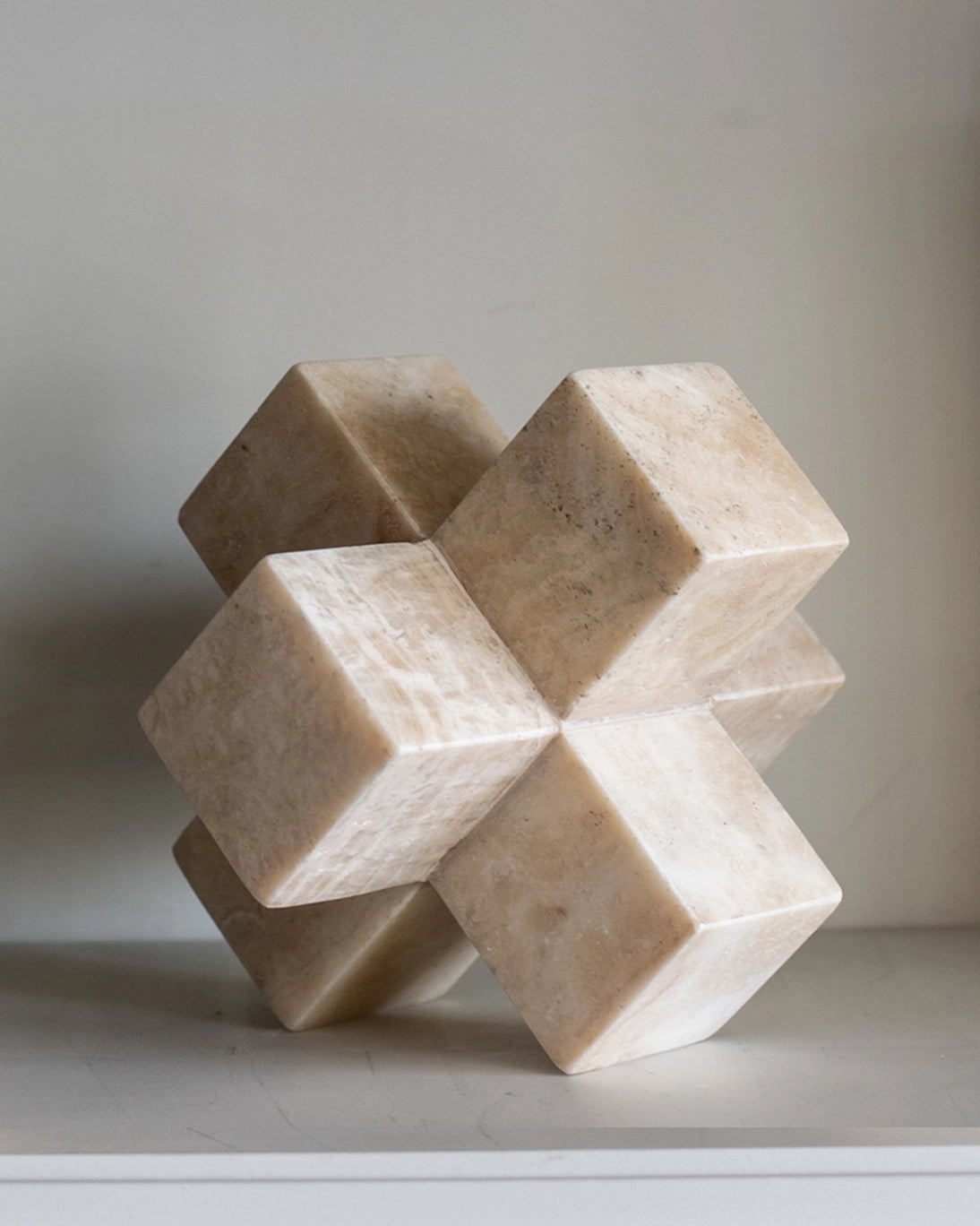 ONYX CROSS FIGURE 30X38X14 CM