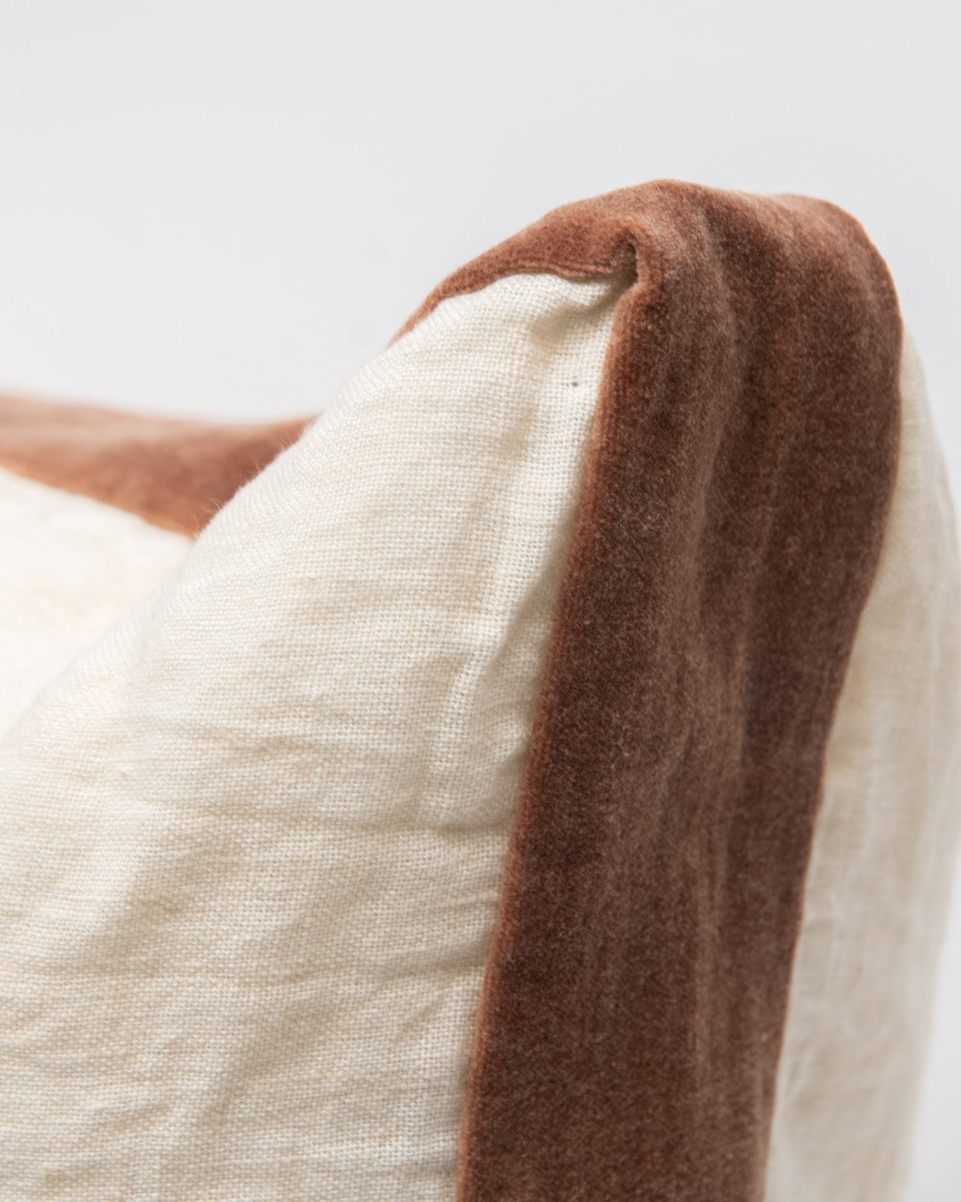 ALMOHADON BORDERS 40X60 CM