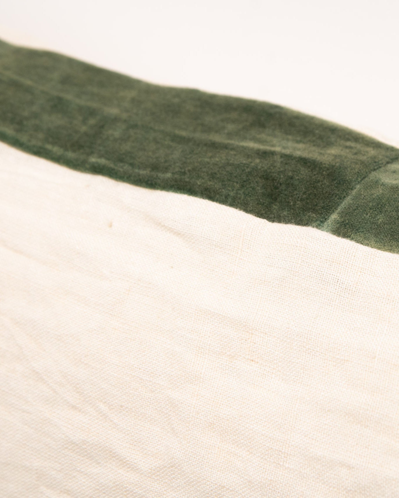 ALMOHADON BORDERS 40x60 CM