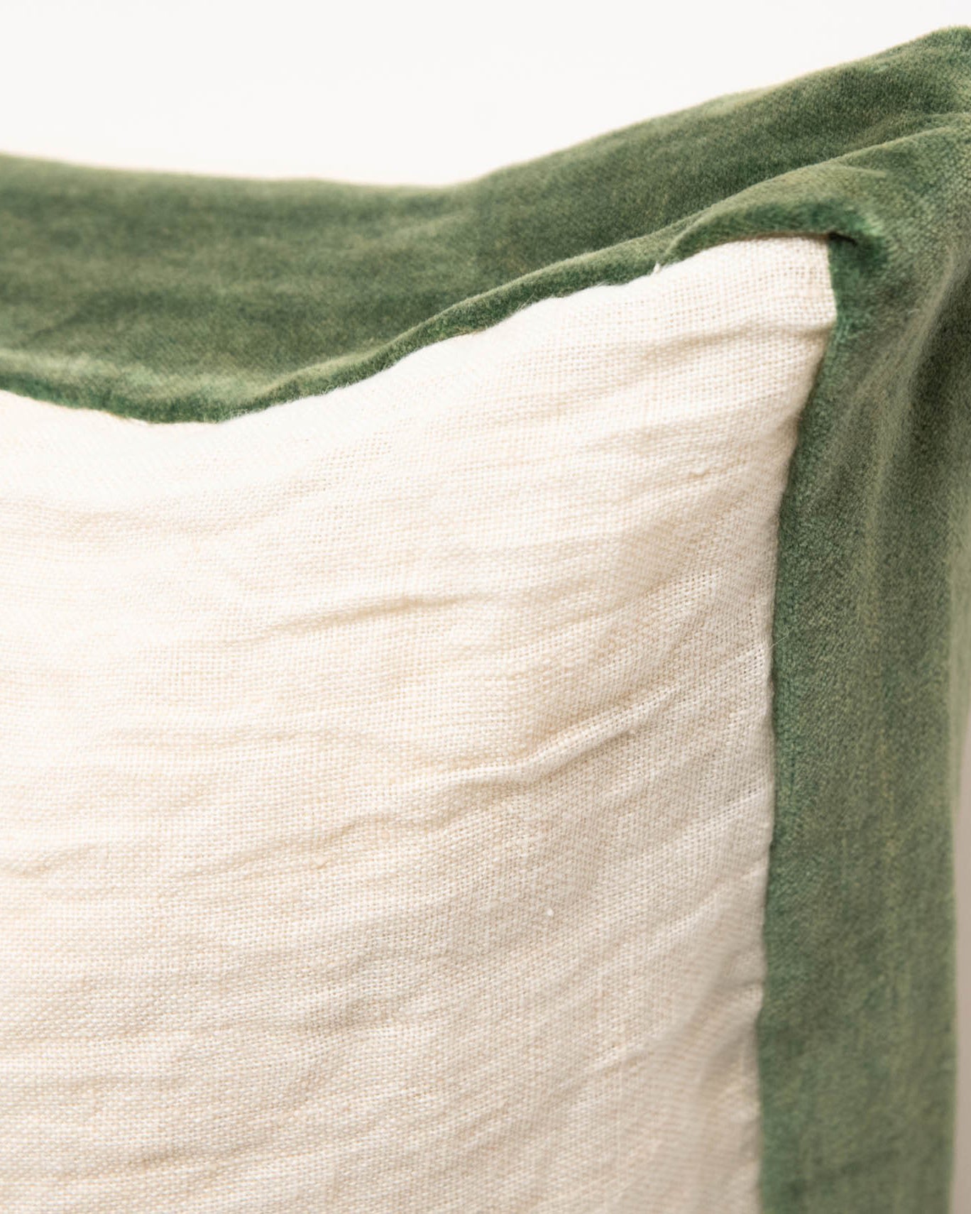 ALMOHADON BORDERS 40x60 CM