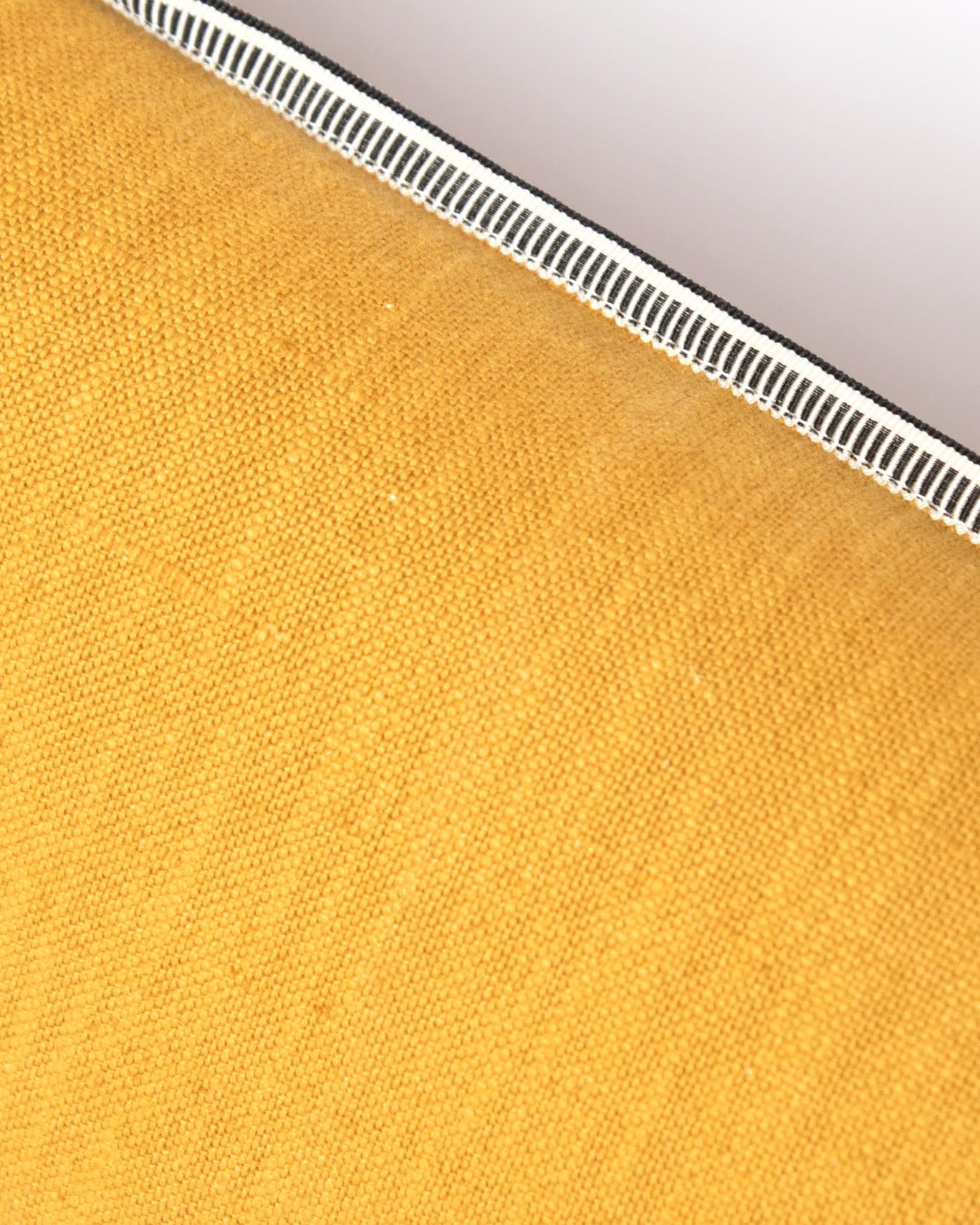 ALMOHADON GUETHARY 40X60 CM