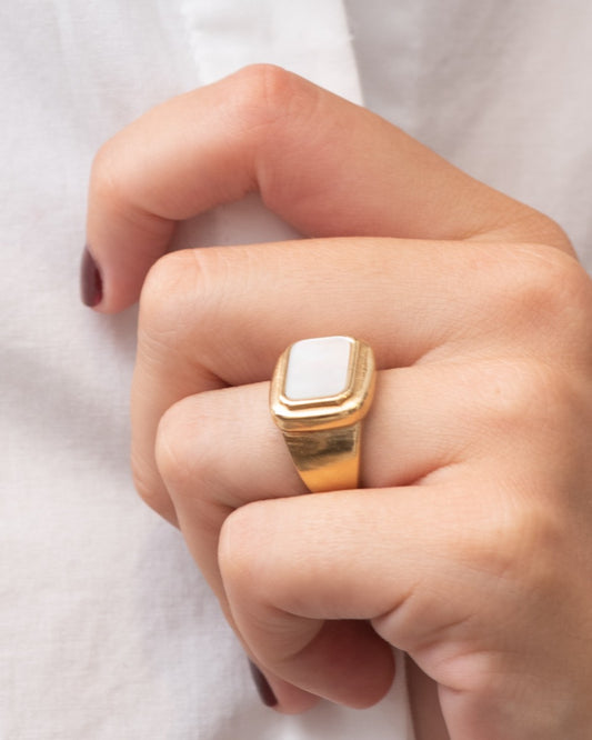 MOTHER OF PEARL SIGNET RING