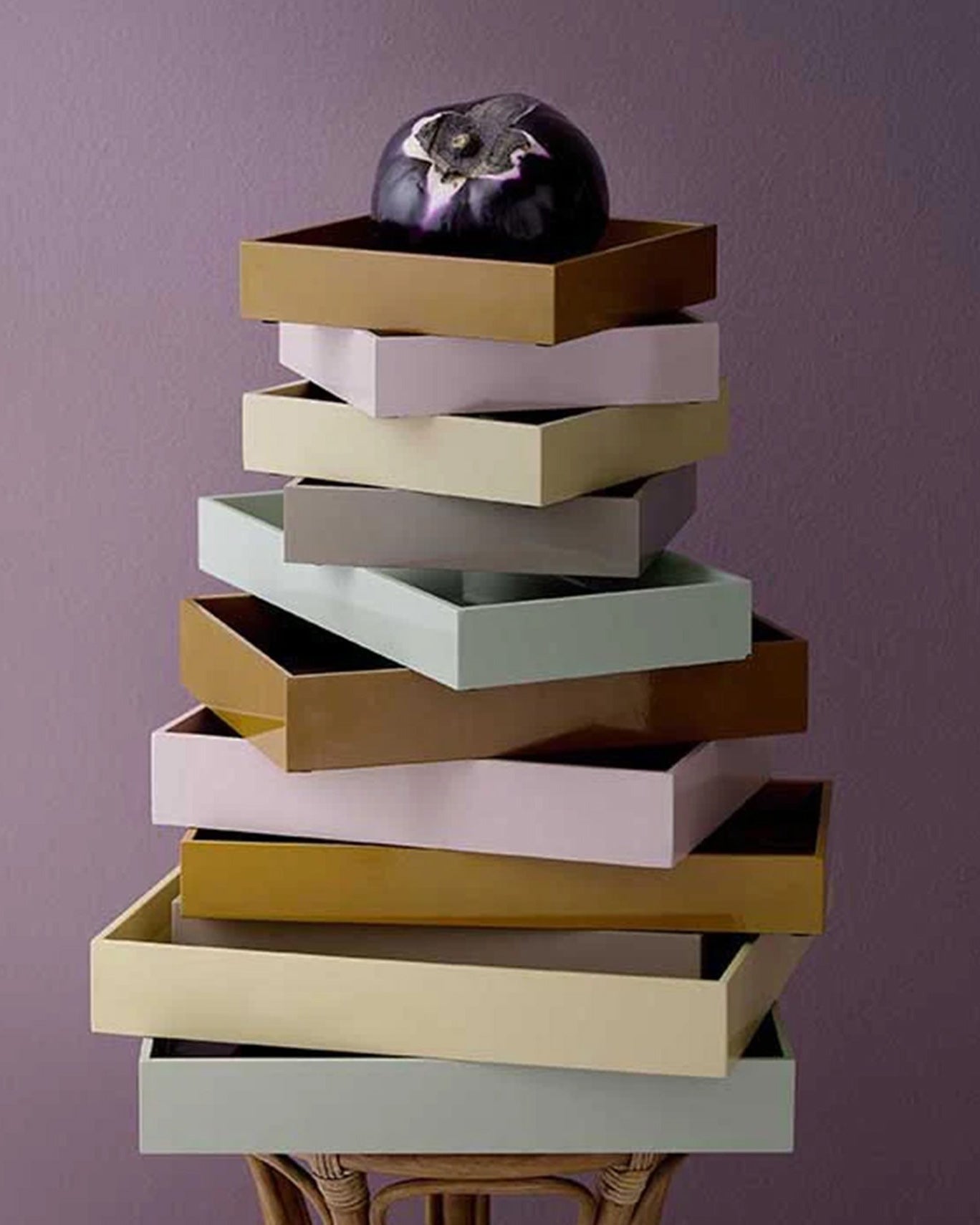 BANDEJA LACADA BUNGALOW 40X40CM