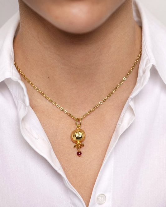 Red apia stone pendant MBG00573