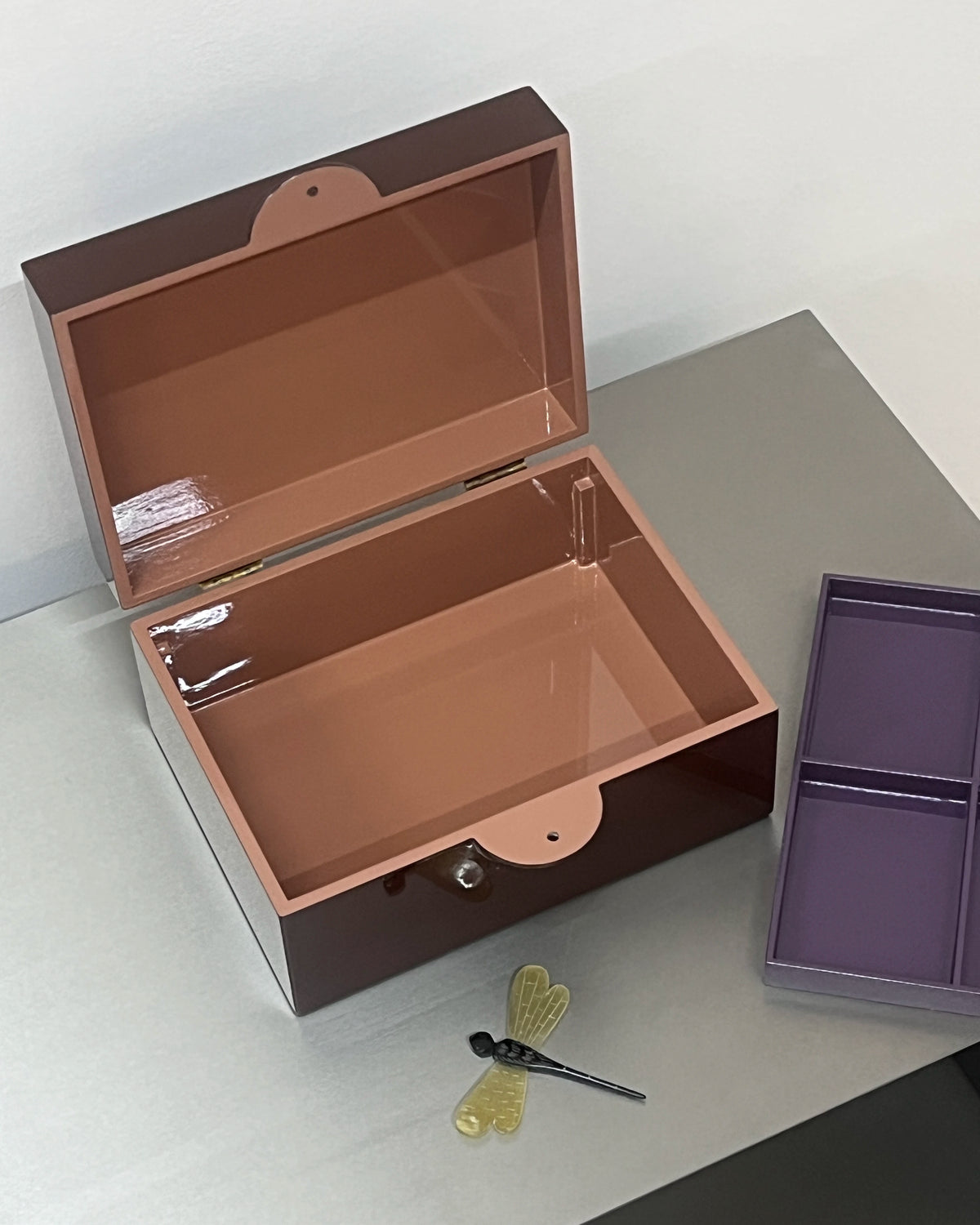 CAJA LIBELULA ESMTALTADA XL CHOCOLATE