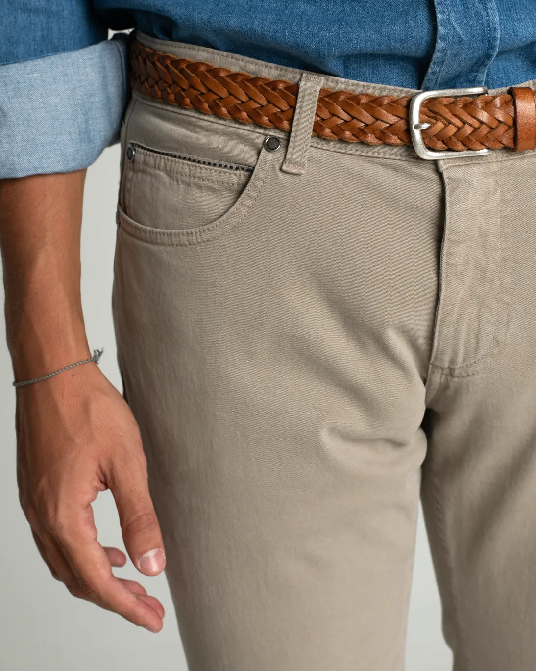 PANTALÓN 5 BOLSILLOS TOPO