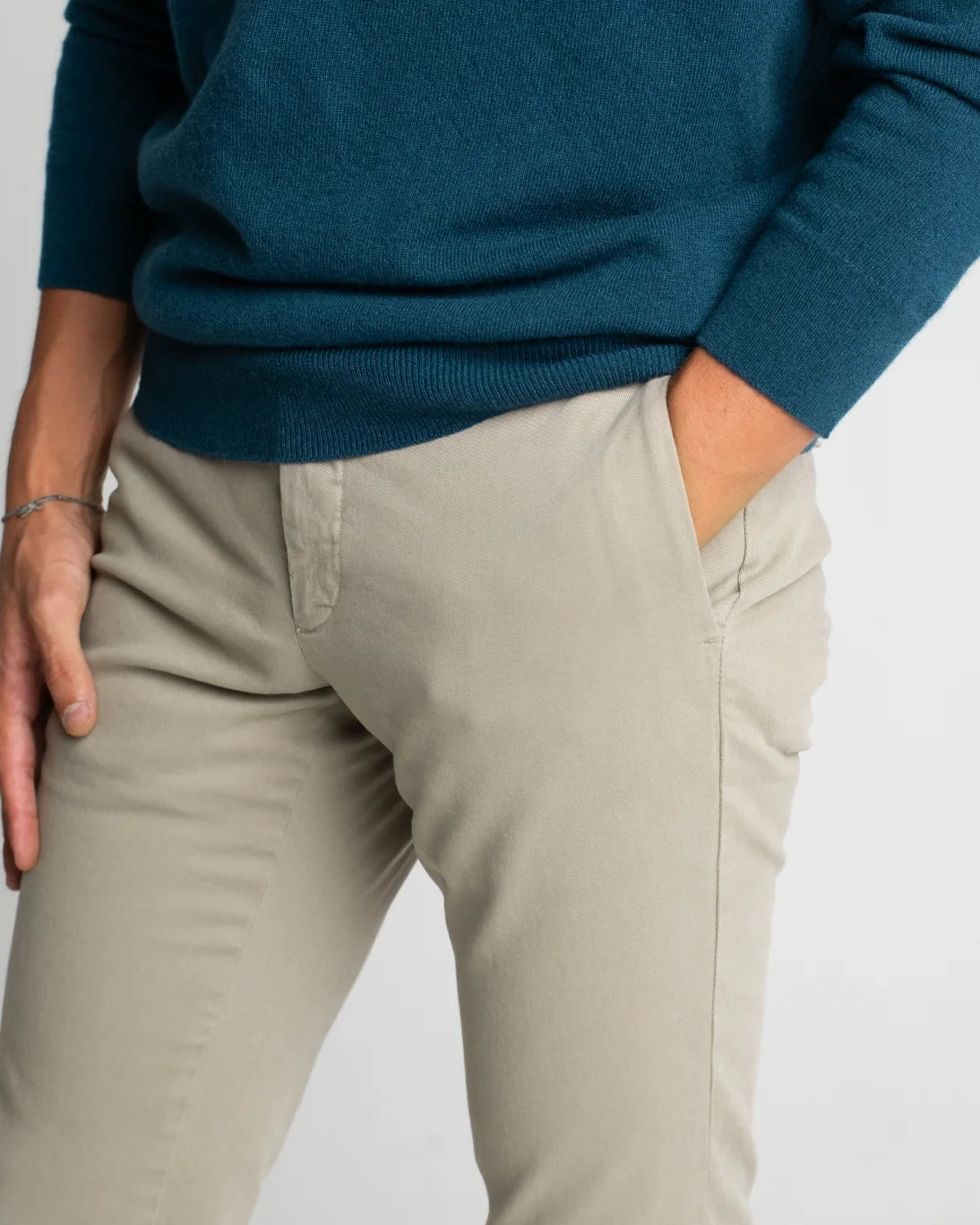 PANTALÓN CHINO TOPO