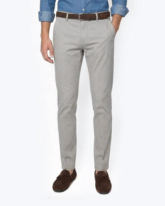PANTALÓN CHINO GRIS