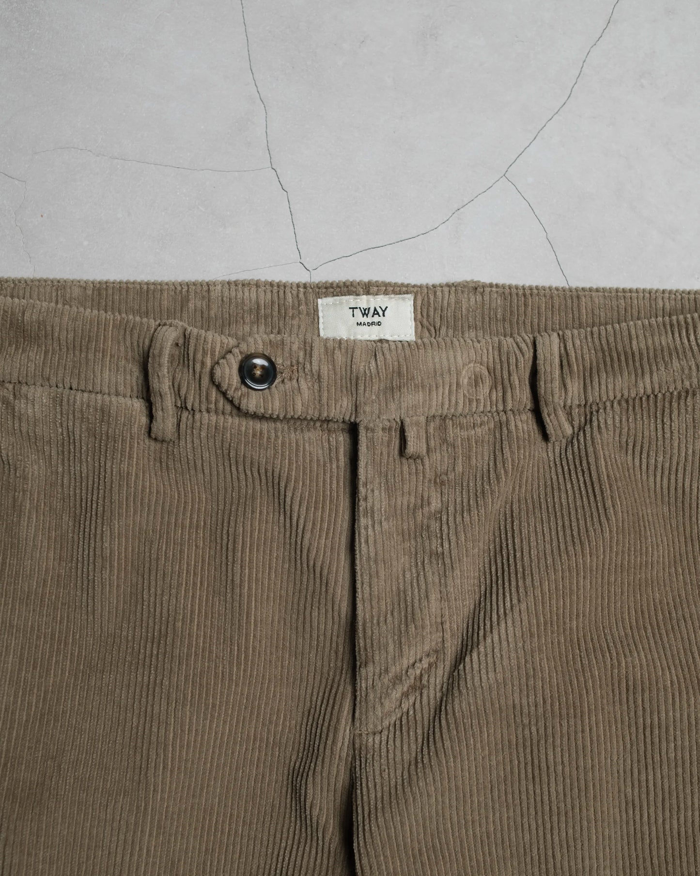 PANTALONES CHINO PANA MARRONES