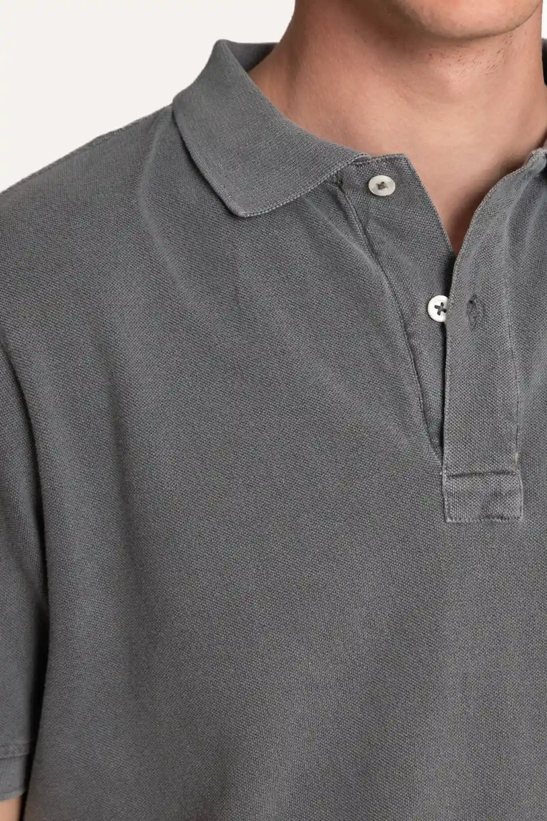 Short-sleeved polo shirt
