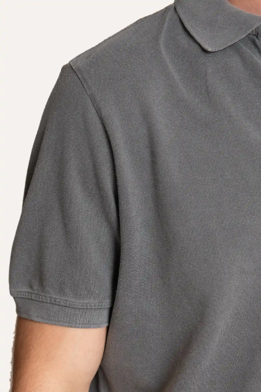 Short-sleeved polo shirt