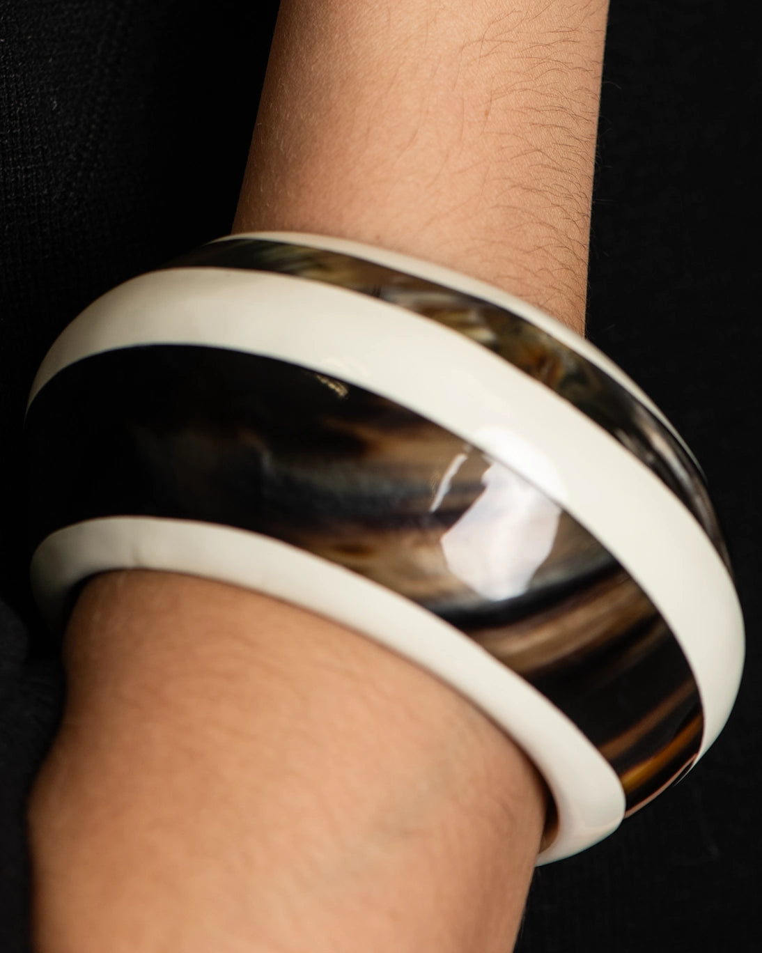 WHITE AND BROWN ANTLER BRACELET