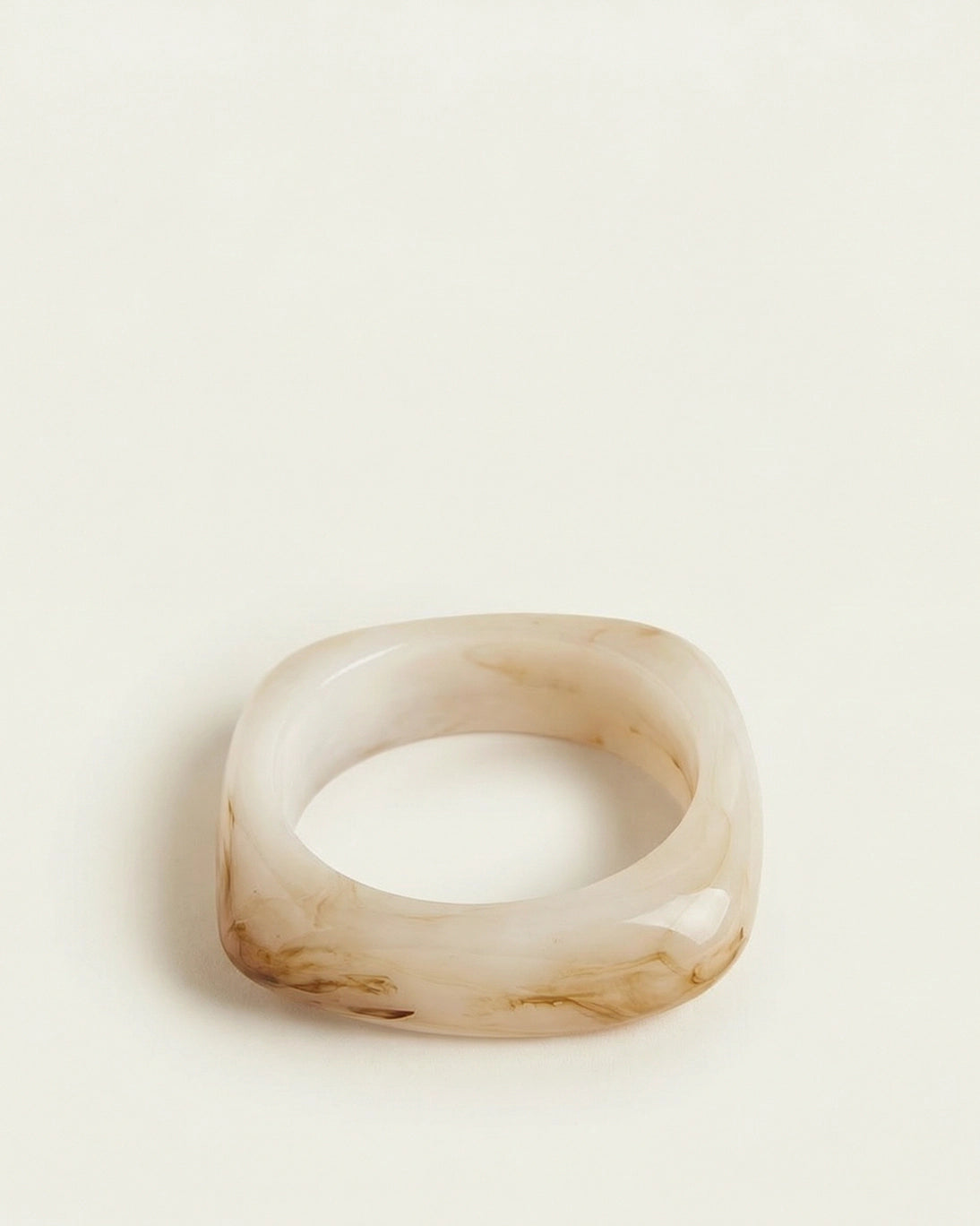 Pulsera cuadrada de la marca Apia.