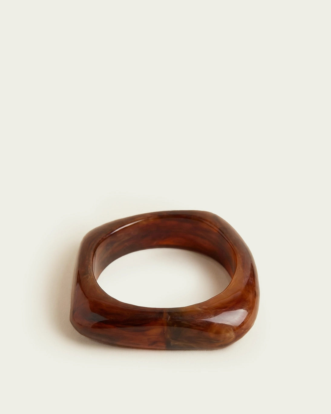 Pulsera cuadrada de la marca Apia.