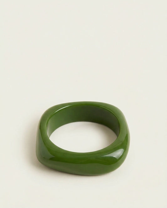 Pulsera cuadrada verde de la marca Apia.