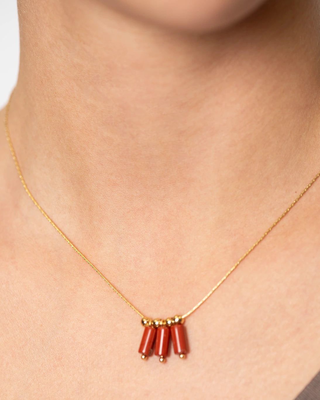 GARGANTILLA 3 COLGANTES BURDEOS