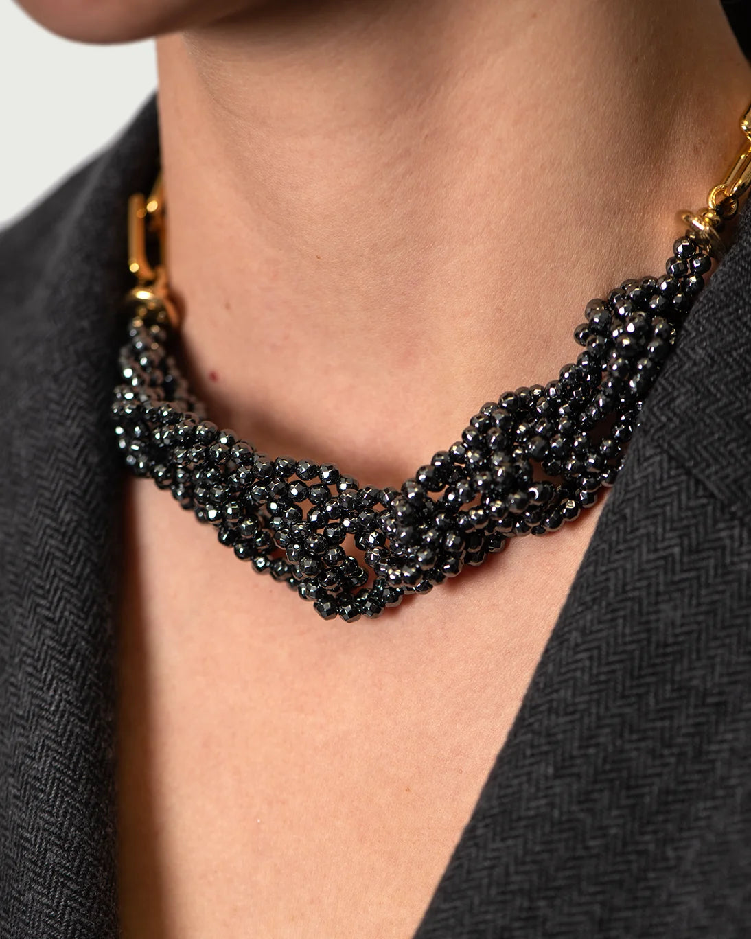 COLLAR CORTO HEMATITE