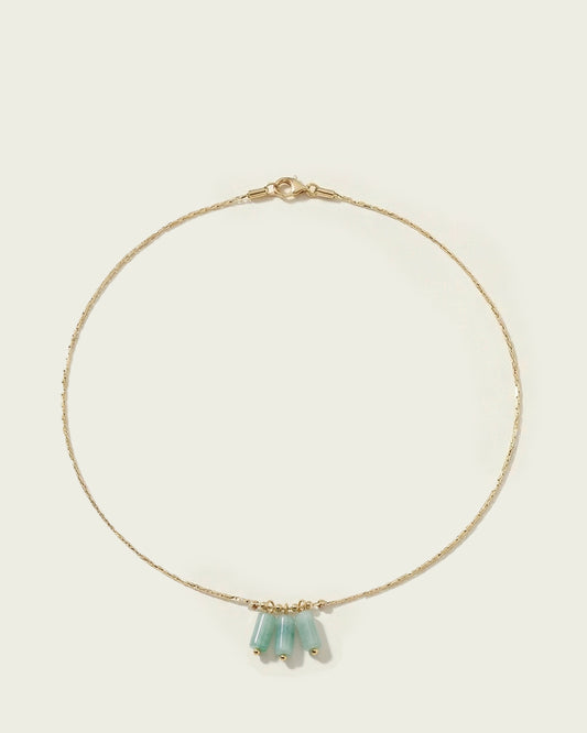 Gargantilla 3 piedritas verde de la marca Apia.