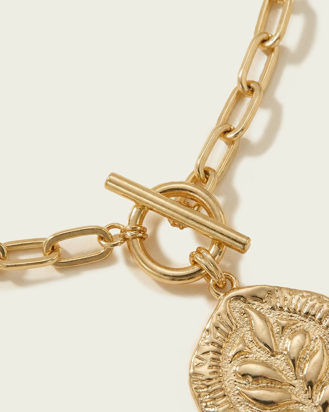 LEAF MEDAL CHAIN ​​NECKLACE