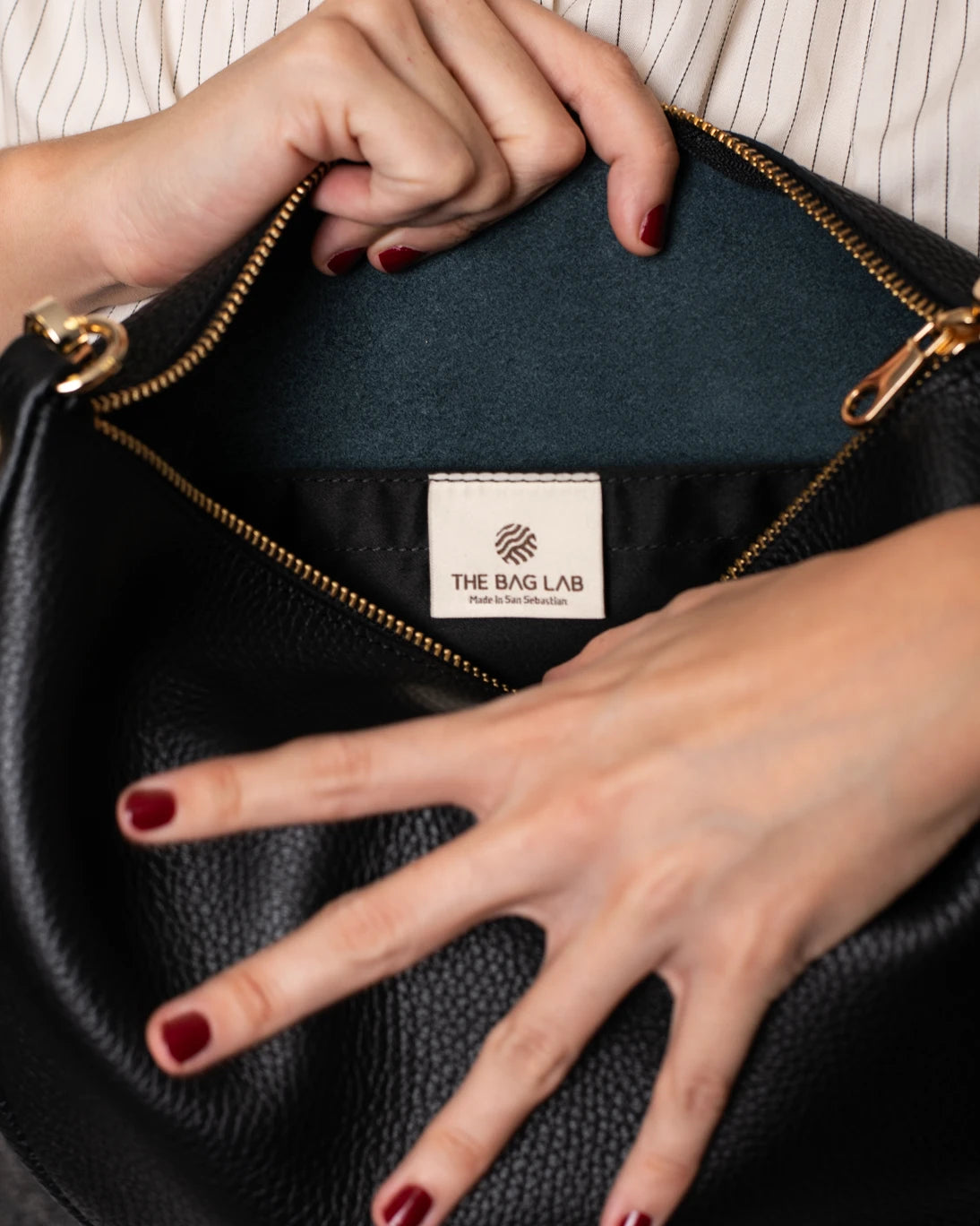 BOLSO MINI GONDOLA NEGRO 29X23CM