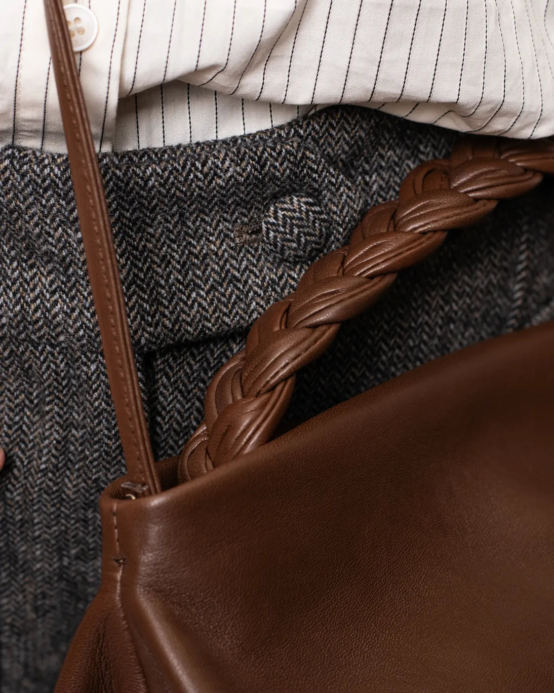 BOLSO DE HOMBRO ASA TRENZADA CHOCOLATE 34X19CM