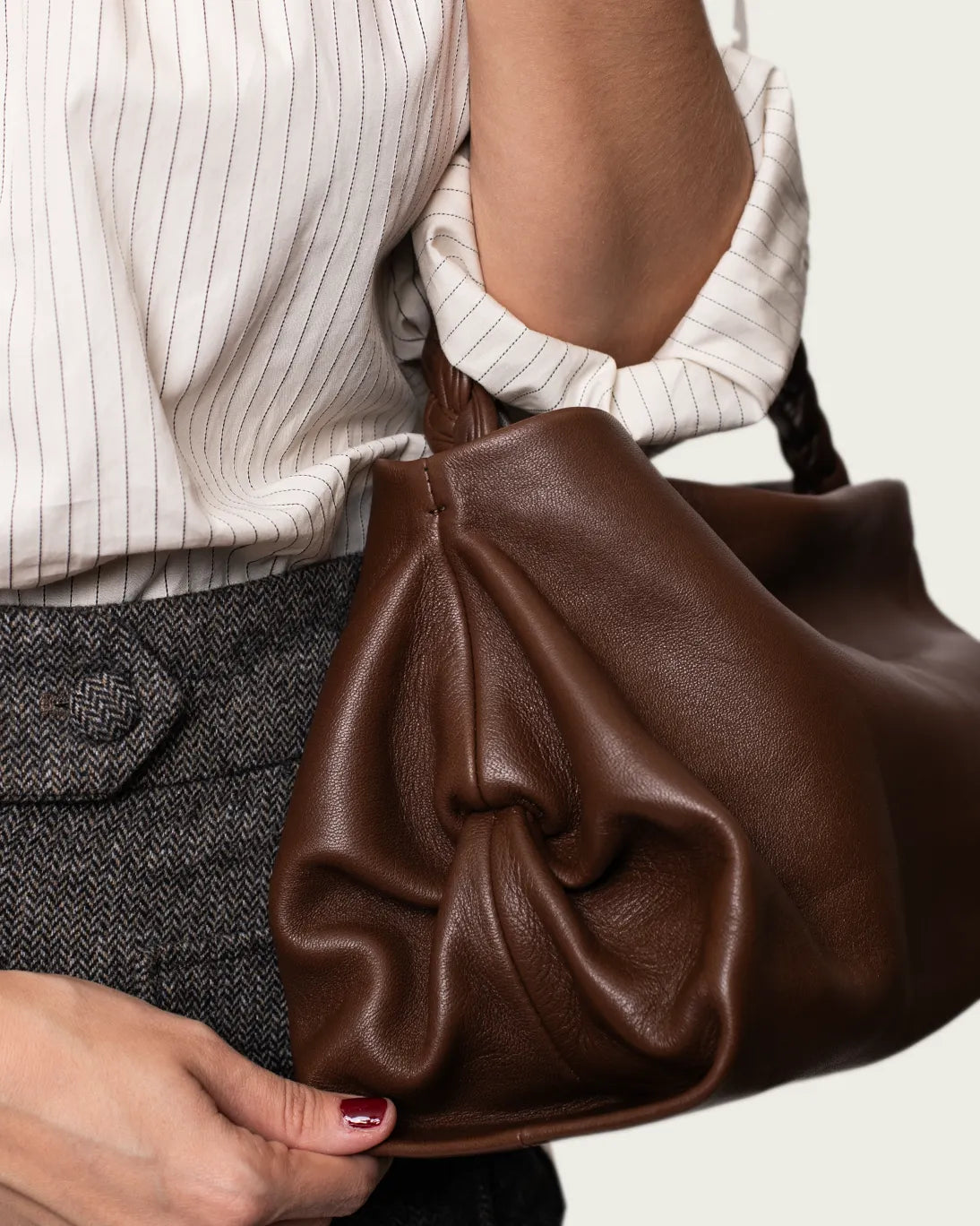 BOLSO DE HOMBRO ASA TRENZADA CHOCOLATE 34X19CM