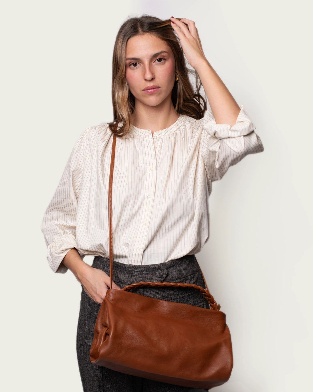 BOLSO DE HOMBRO ASA TRENZADA COGNAC 34X19CM