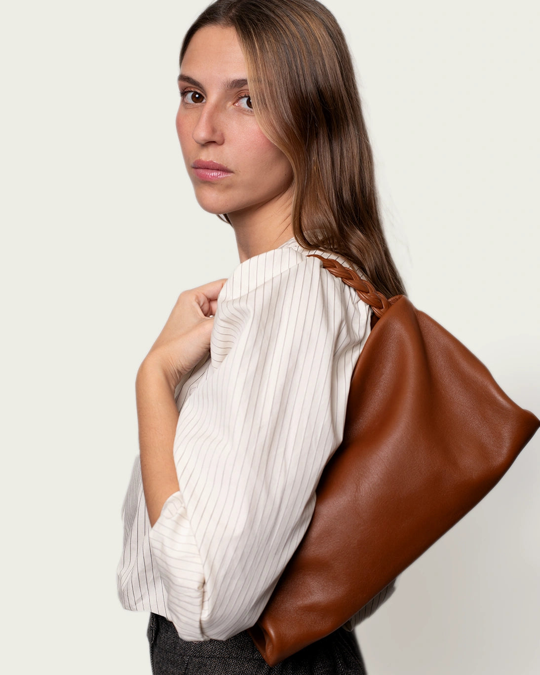 BOLSO DE HOMBRO ASA TRENZADA COGNAC 34X19CM