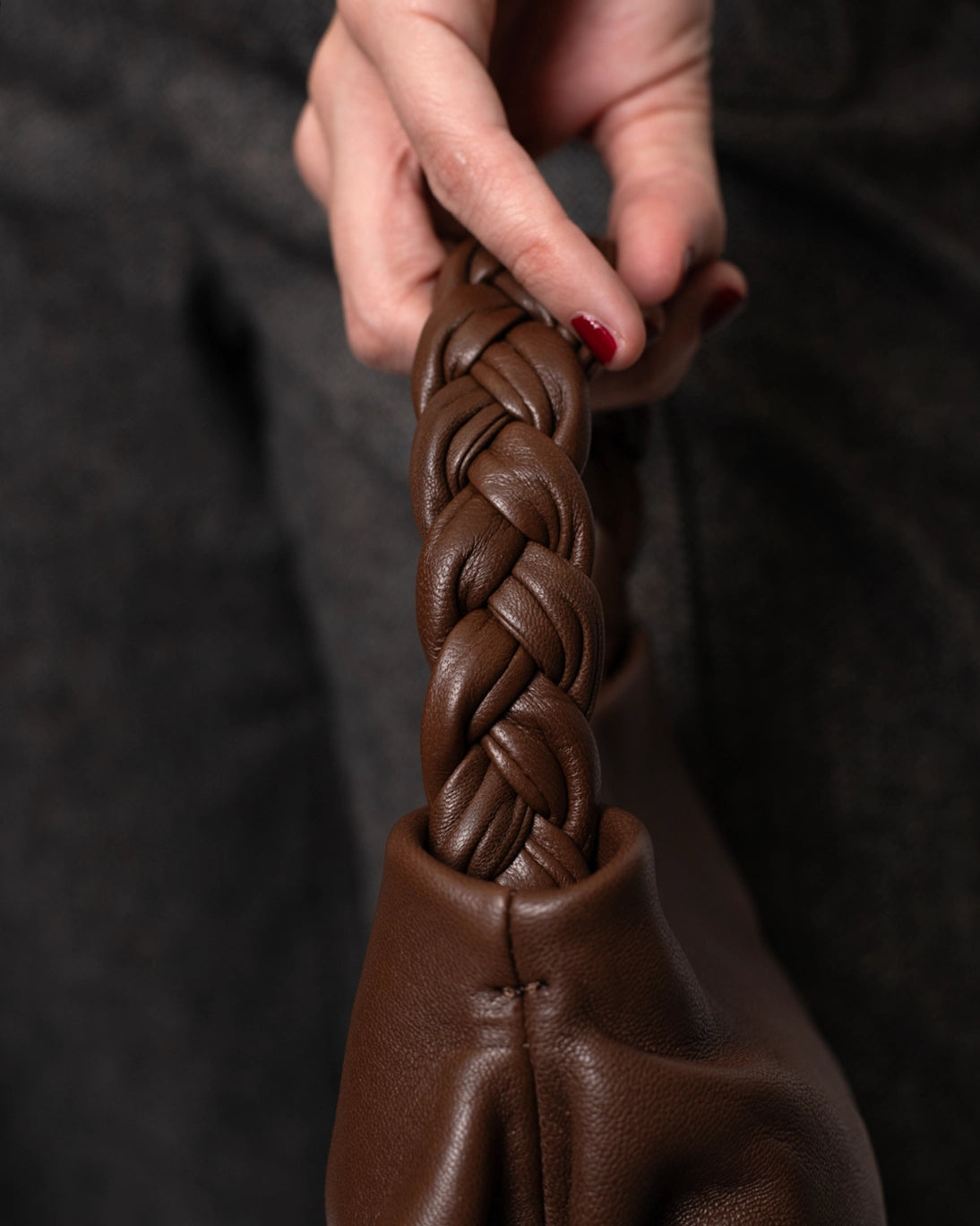 BOLSO DE MANO ASA TRENZADA CHOCOLATE 19X11CM