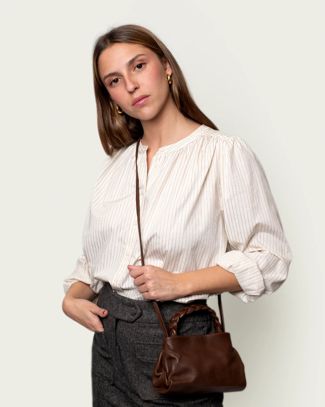 BOLSO DE MANO ASA TRENZADA CHOCOLATE 19X11CM