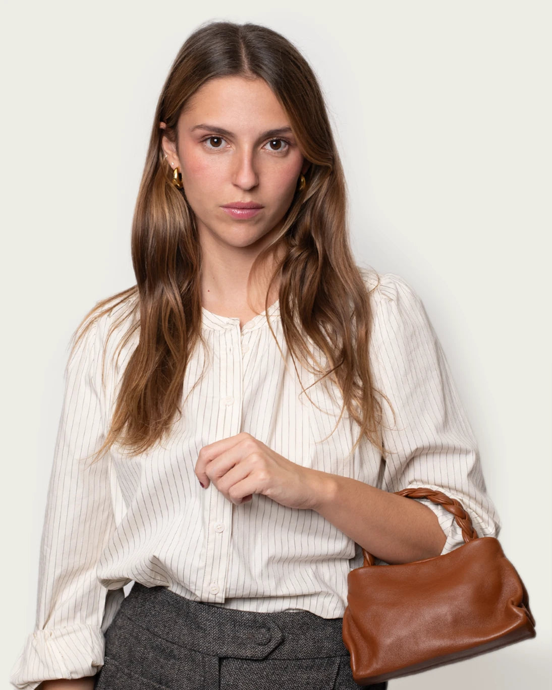 BOLSO DE MANO ASA TRENZADA COGNAC 19X11CM