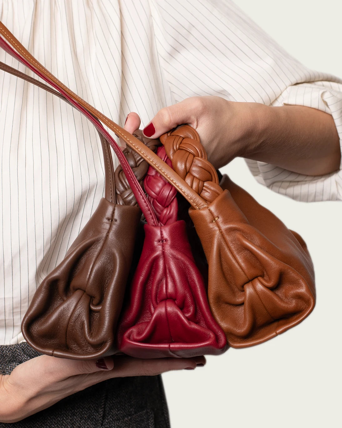 BOLSO DE MANO ASA TRENZADA COGNAC 19X11CM