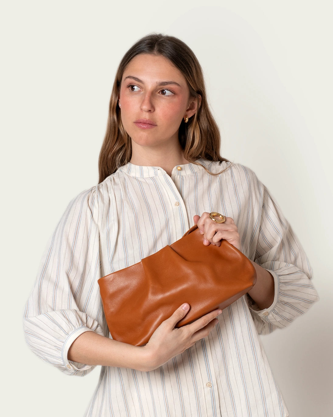 BOLSO PIEL MAYA CARAMELO 27X17CM