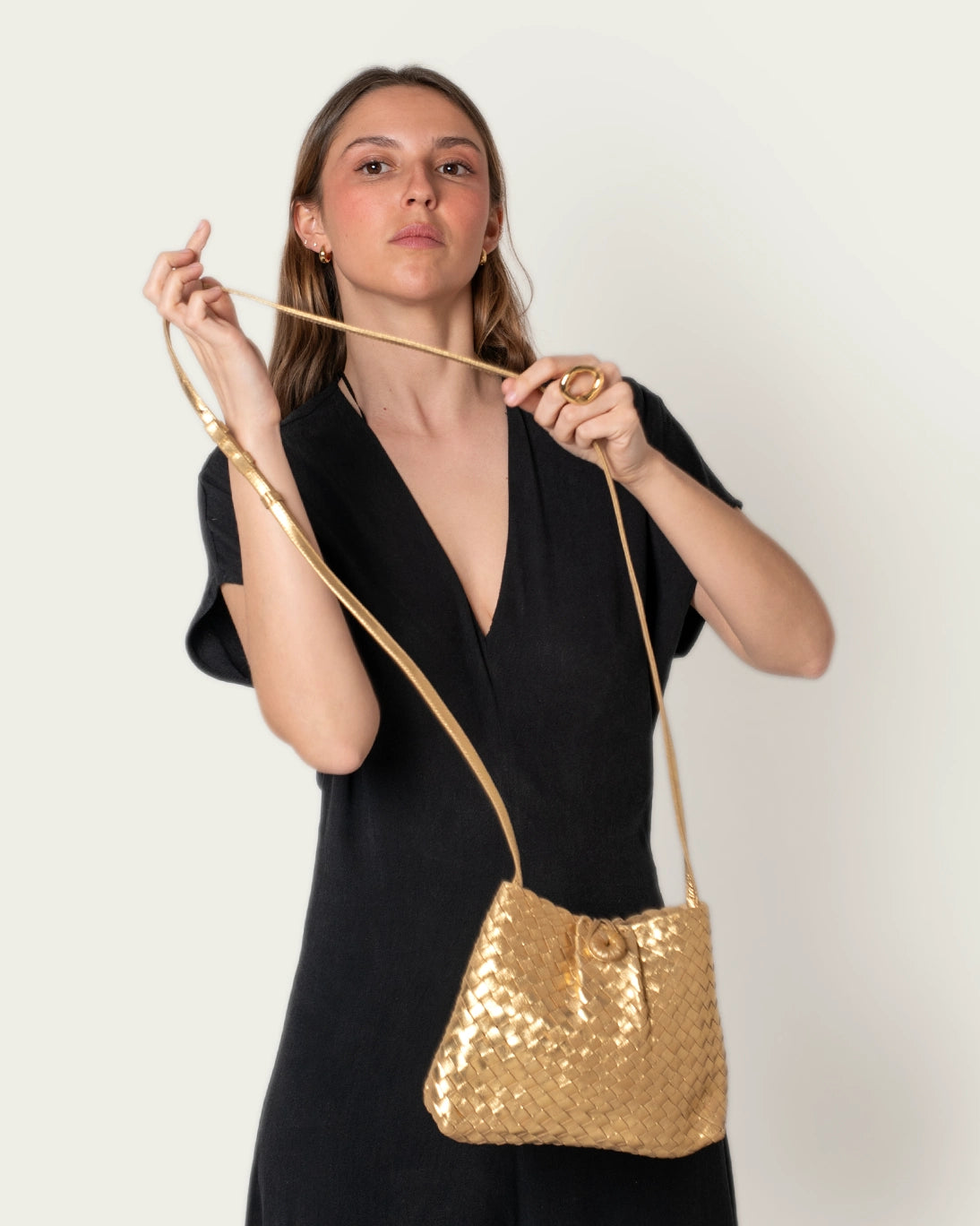 BOLSO DE PIEL LIZA DORADO 25X18X5CM