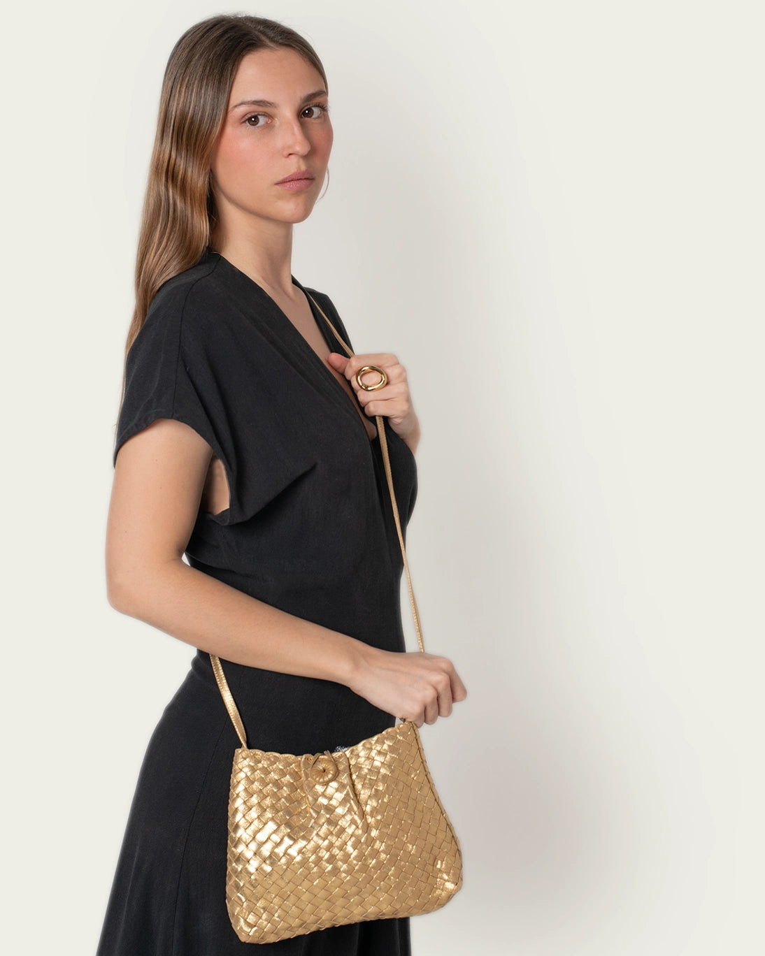 BOLSO DE PIEL LIZA DORADO 25X18X5CM