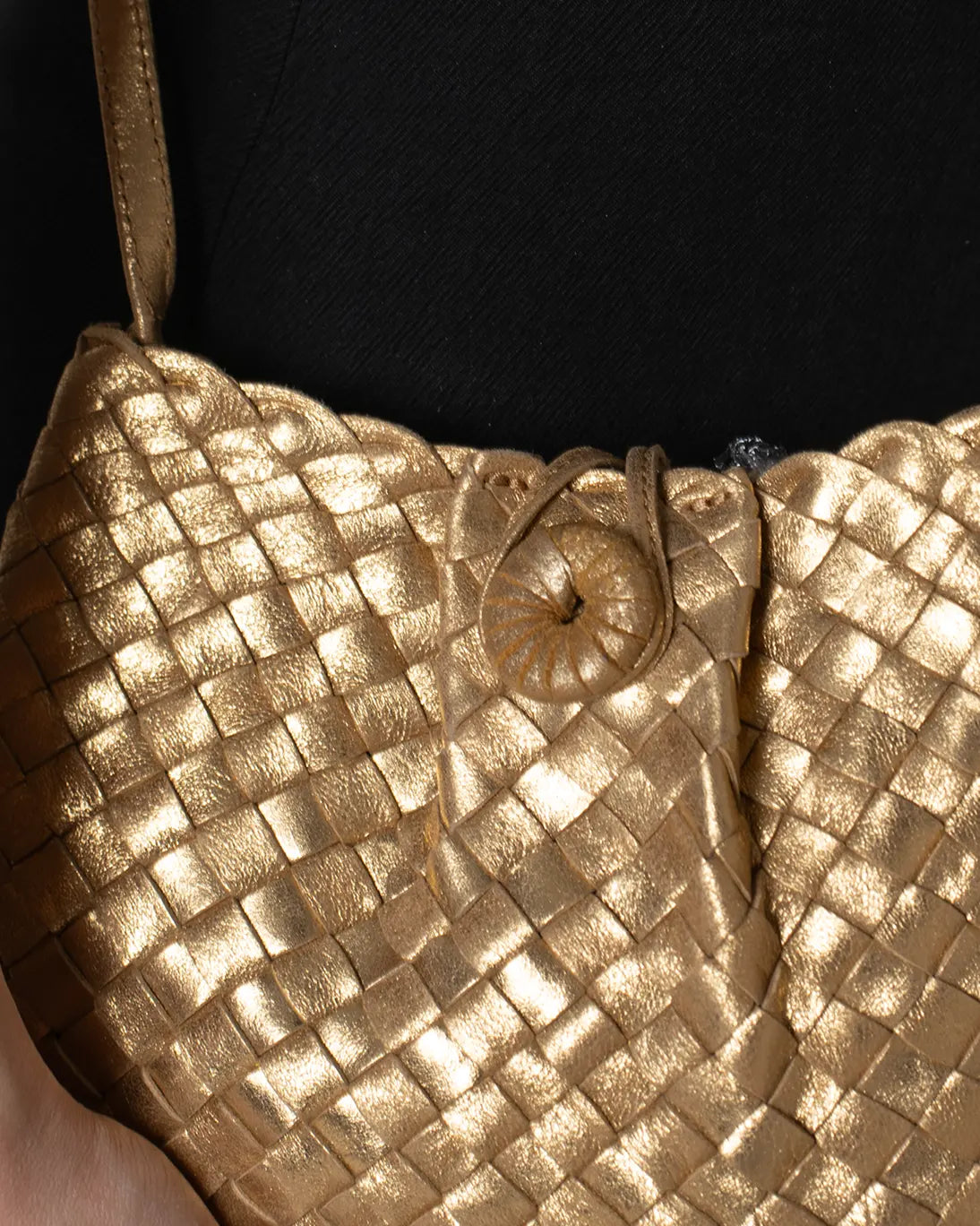 BOLSO DE PIEL LIZA DORADO 25X18X5CM