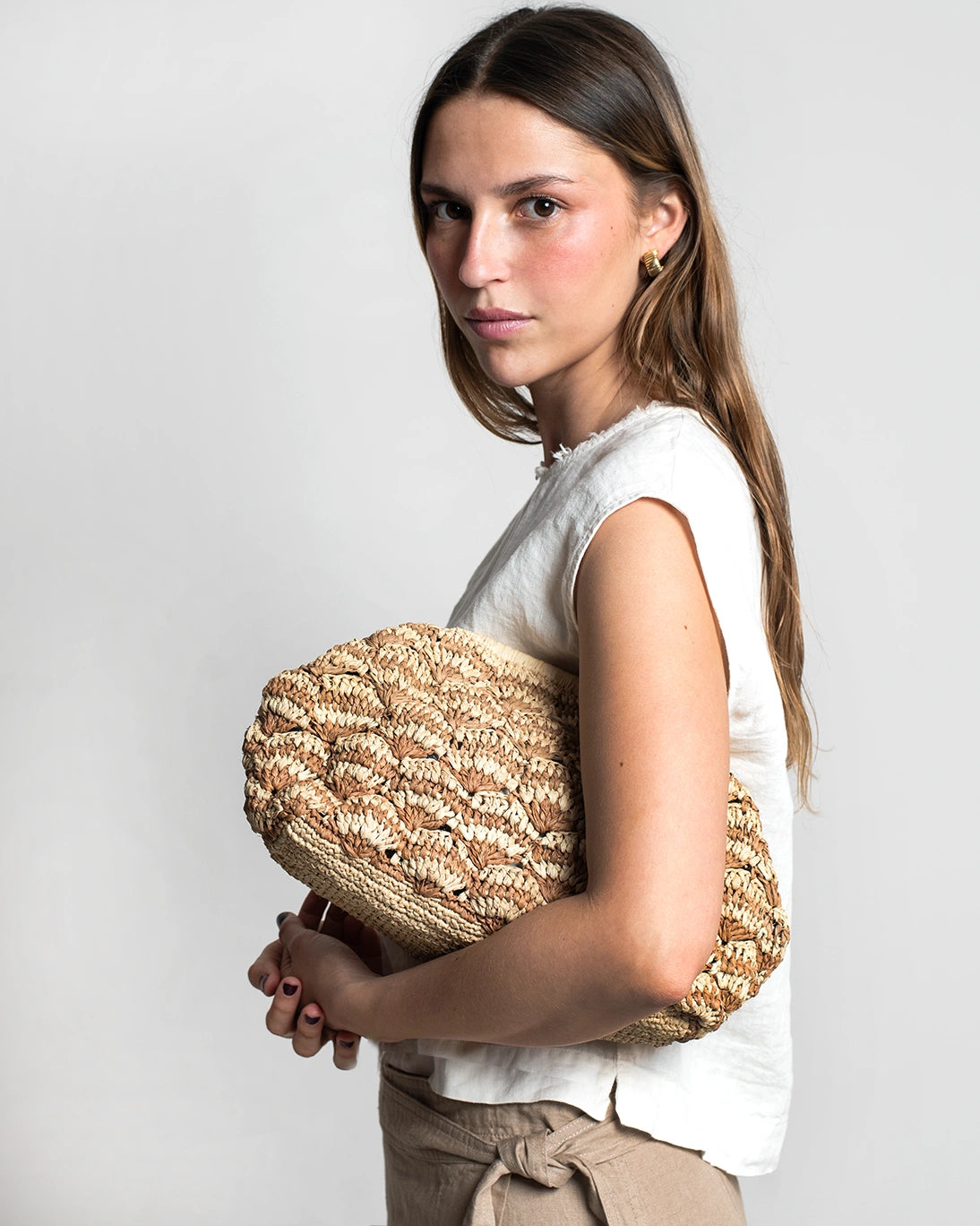 BOLSO EN RAFIA NATURAL 33X22 CM