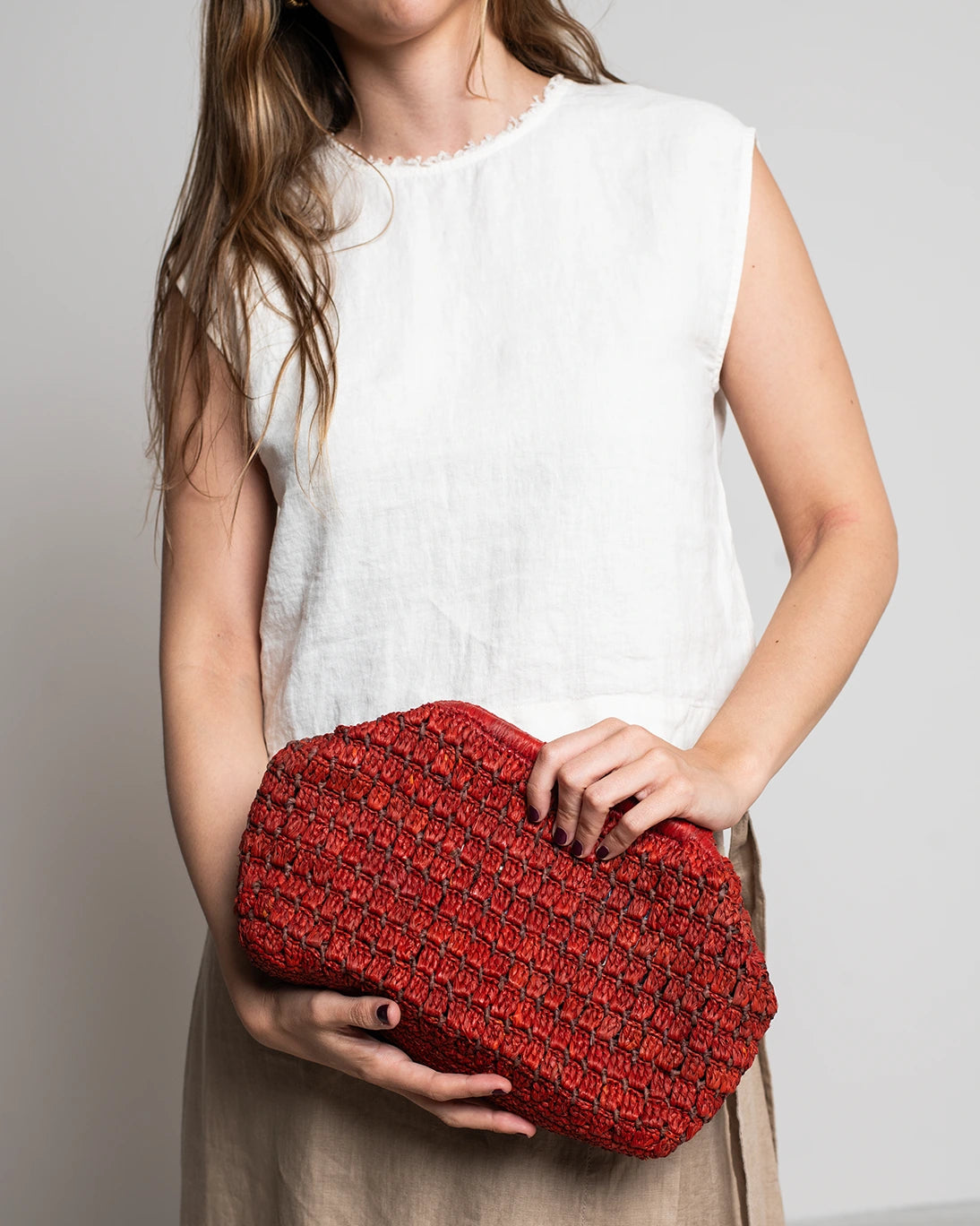 RED RAFFIA HANDBAG 33X22 CM